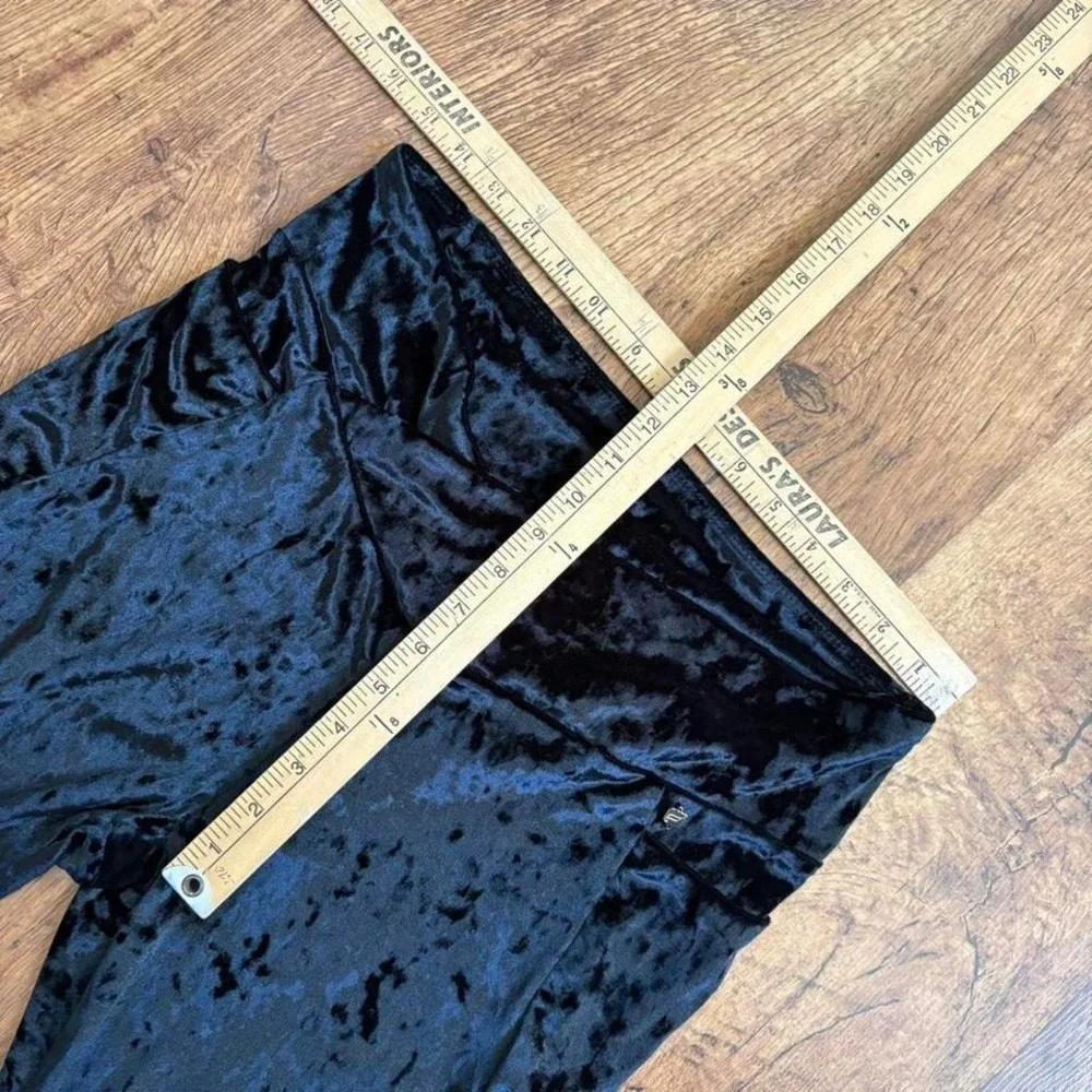 Black velvet leggings by Fabletics size XL,‎ comfy, casual
